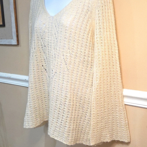 Calvin Klein Cream V-Neck Sweater Petites P/M - Picture 4 of 9